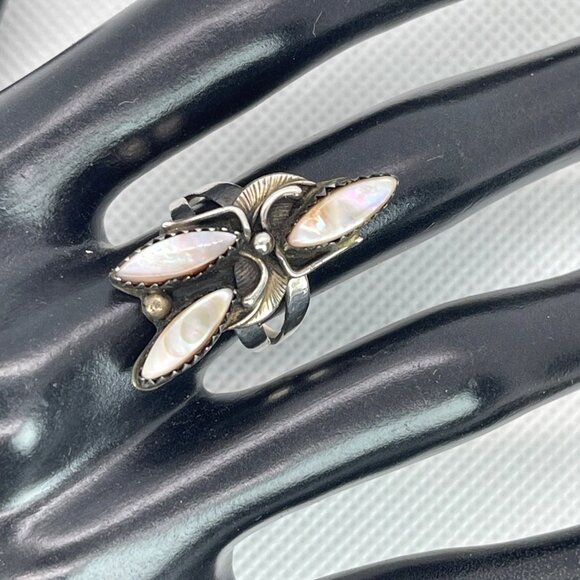 Native American Statement Signed LW Silver Mother Of Pearl Shell Ring Sz 5.5 VTG - Picture 8 of 16